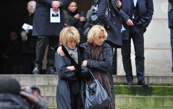 L'épouse de Bernard Dhéran aux obsèques en l'église Saint-Roch à Paris le 5 février 2013.