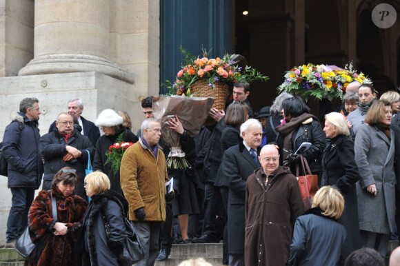 Beaucoup de fleurs aux obsèques de Bernard Dhéran en l'église Saint-Roch à Paris le 5 février 2013.