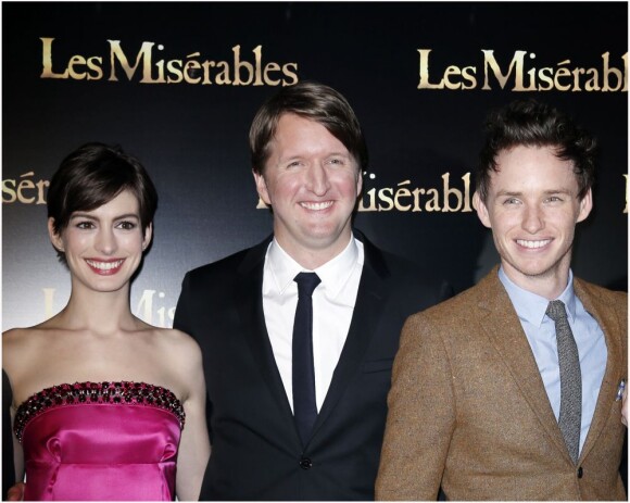 Anne Hathaway, Tom Hooper et Eddie Redmayne lors de l'avant-première du film Les Misérables à Paris sur les Champs-Elysées le 5 février 2013