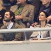 Le prince Carl Philip de Suède, sa chérie Sofia Hellqvist et le prince Daniel dans les gradins de la Friends Arena de Stockholm pour suivre le match amical Suède-Argentine, le 6 février 2013, remporté par les visiteurs (3-2).