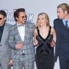 Les Avengers, parmi lesquels on trouve Jeremy Renner, Robert Downey Jr., Scarlett Johansson et Chris Hemsworth remettront un prix (photo du 17 avril 2012).