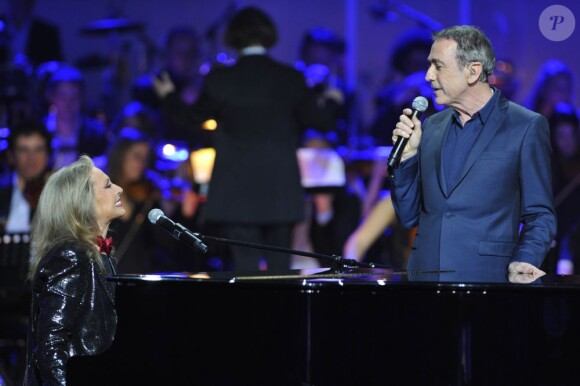 Véronique Sanson et Alain Chamfort lors des Victoires de la Musique, sur France 2 le 8 février 2013.