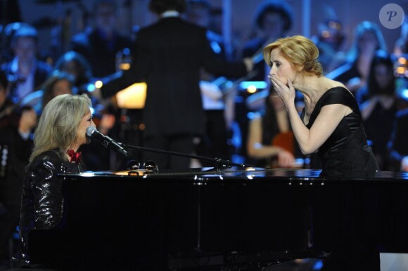 Véronique Sanson et Lara Fabian lors des Victoires de la Musique, sur France 2 le 8 février 2013.