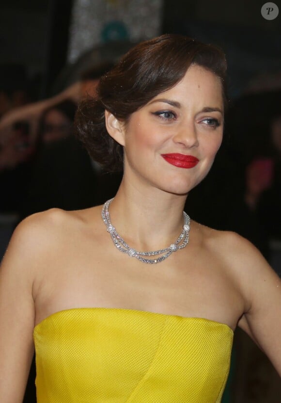 Marion Cotillard porte une collier Chopard à la cérémonie des BAFTA à Londres le 10 février 2013.