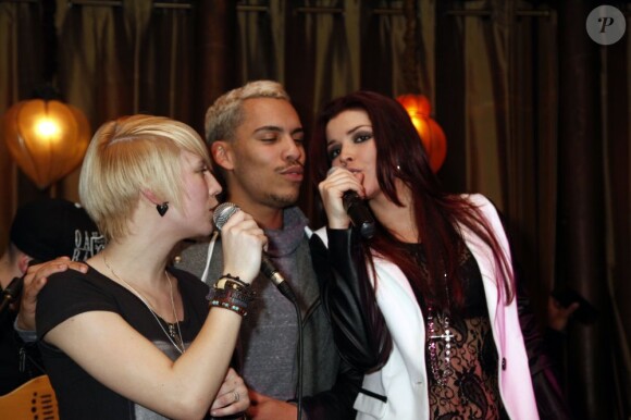Laurène, Daniel et Pauline lors du Show Case de Pauline de la Star Academy 9 au Sir Winston, à Paris le 11 février 2013.
