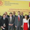Letizia d'Espagne était éblouissante en jupe rouge et chemisier blanc pour la cérémonie de remise des accréditations aux Ambassadeurs d'honneur de la marque Espagne, à la Cité financière de la Banque Santander, à Madrid, le 12 février 2013.