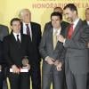 Le prince Felipe d'Espagne et Antonio Banderas lors de la cérémonie de remise des accréditations aux Ambassadeurs d'honneur de la marque Espagne, à la Cité financière de la Banque Santander, à Madrid, le 12 février 2013.