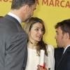 Felipe et Letizia d'Espagne face à Fernando Alonso lors de la cérémonie de remise des accréditations aux Ambassadeurs d'honneur de la marque Espagne, à la Cité financière de la Banque Santander, à Madrid, le 12 février 2013.
