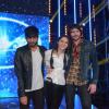 Les demi-finalistes Florian, Sophie-Tith et Florian lors du 10e prime de Nouvelle Star sur D8 le mardi 12 février 2013