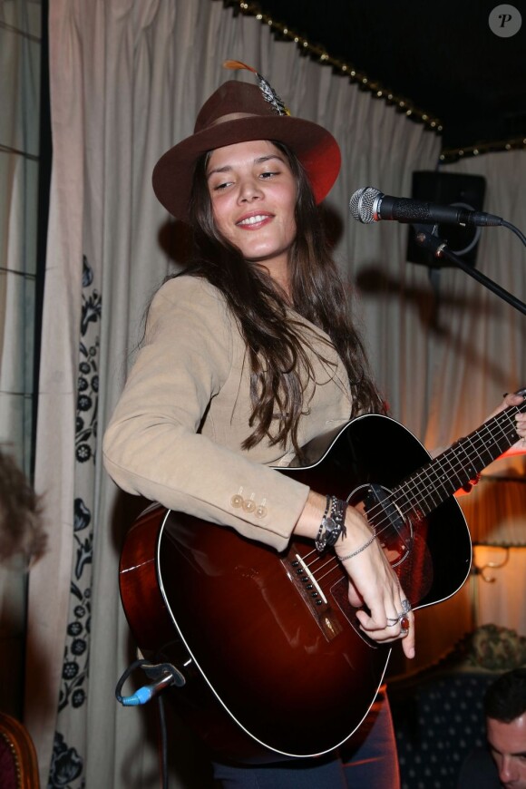 Vanille Clerc, la fille de Julien Clerc, en concert lors de la soirée "The Gant Party" au Trés Honoré à Paris, le 14 fevrier 2013.