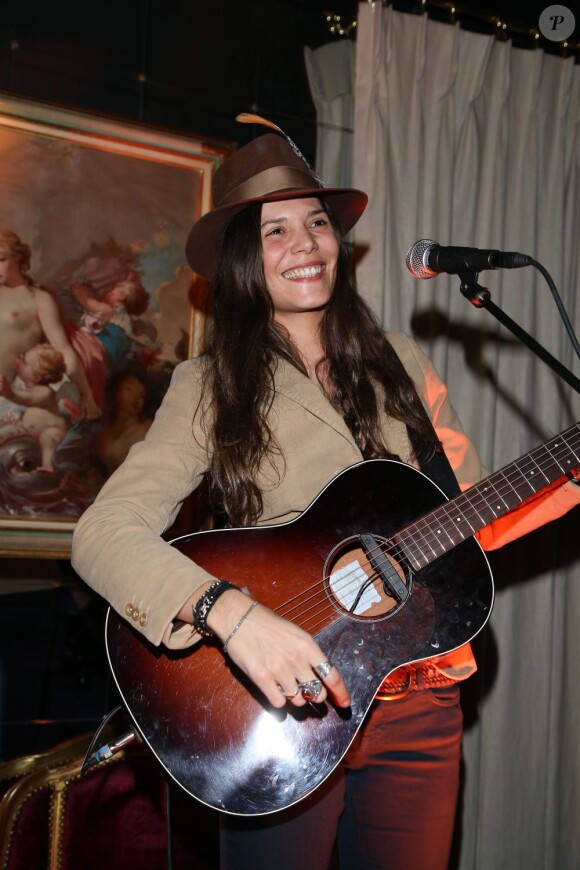 Vanille Clerc en concert lors de la soirée "The Gant Party" au Trés Honoré à Paris, le 14 fevrier 2013.