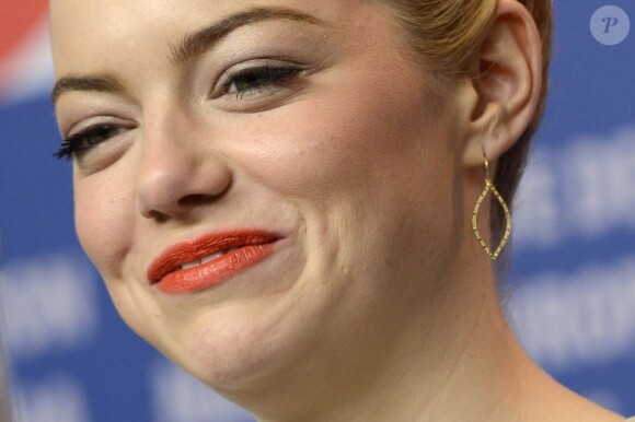 Emma Stone tout sourire pour la conférence de presse du film Les Croods à la 63e Berlinale, le 15 février 2013.