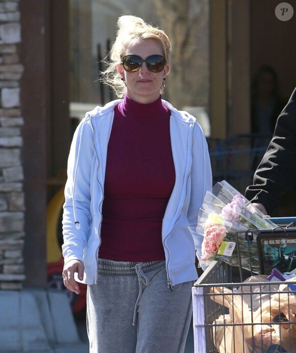 Britney Spears au supermarché, à Los Angeles le 17 février 2012.