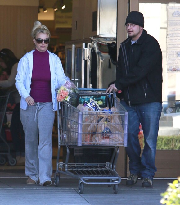 Britney Spears fait ses courses à Los Angeles, le 17 février 2012.