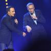Nikos Aliagas et Laurent Ruquier sur la scène de Bobino pour la grande soirée humoristique "Europe 1 fait Bobino", le 18 février 2013