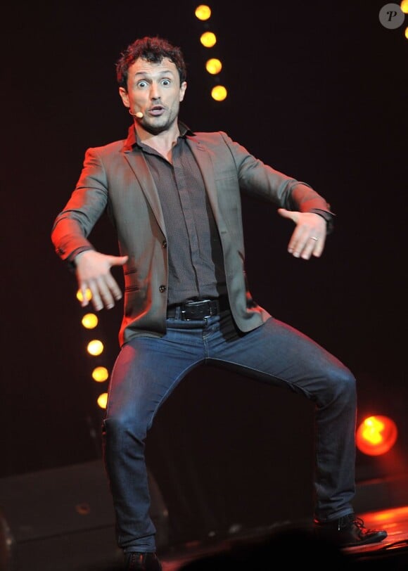 Willy Rovelli sur la scène de Bobino pour la grande soirée humoristique "Europe 1 fait Bobino", le 18 février 2013