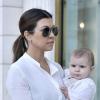 Kourtney Kardashian et sa fille Penelope font du shopping à Beverly Hills. Le 18 février 2013.