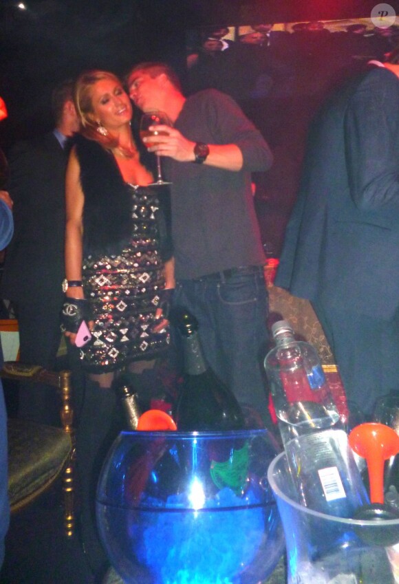 Paris Hilton et son petit ami River Viiperi font la fête au Gotha club de Bruxelles en Belgique le 1er février 2013.