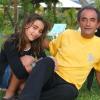 Richard Bohringer au côté de sa fille Lou, 12 ans, lors de vacances à l'Ile Maurice en février 2002.
