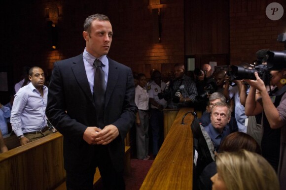 Oscar Pistorius au tribunal d'instance de Pretoria, quatrième jour d'audience pour sa demande de libération sous caution, le 22 février 2013.