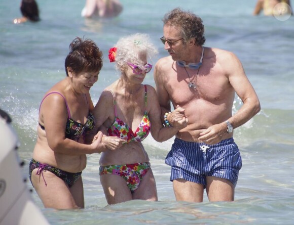 La duchesse d'Albe et son mari Alfonso Diez en vacances dans les Baléares en août 2012.