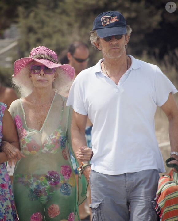 La duchesse d'Albe et son mari Alfonso Diez en vacances dans les Baléares en août 2012.