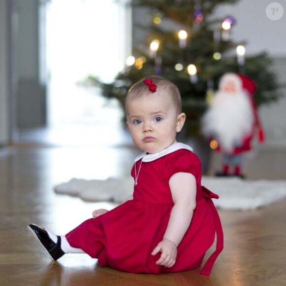 La princesse Estelle de Suède à 10 mois, lors du Noël 2012.