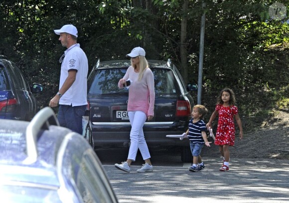 Elin Nordegren, ex-épouse de Tiger Woods, avec leurs enfants Sam et Charlie le 9 juillet 2012 à Stockholm.
