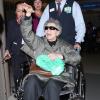 Emmmanuelle Riva, au lendemain de son César de la meilleure actrice pour Amour, débarque à l'aéroport LAX de Los Angeles le 23 février 2013, à la veille des Oscars.