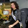 Miss Prestige National, Auline Grac aux commandes d'une moissonneuse-batteuse au Salon International de l'Agriculture 2013.
