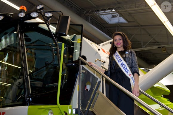 Miss Prestige National, Auline Grac de passage sur l'espace dédié aux cultures des céréales au Salon International de l'Agriculture 2013.