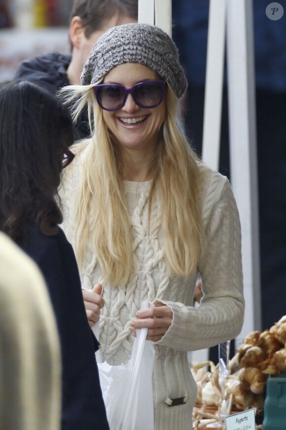 Exclu - Kate Hudson fait le marché en famille à Londres, le 17 février 2013.