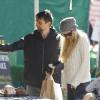 Exclu - Kate Hudson et Matthew Bellamy, accompagnés de leur fils Bingham, font le marché à Londres, le 17 février 2013.