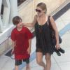 Kate Hudson et son fils aîné, Ryder, sur la plage de South Beach à Miami, le 22 février 2013.
