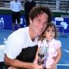 Carlos Moya et son adorable petite fille Carla après sa victoire sur John McEnroe en final du Champions Tour Tennis à Del Ray Beach en Floride le 24 février 2013