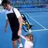 Carlos Moya et sa petite fille Carla après sa victoire sur John McEnroe en final du Champions Tour Tennis à Del Ray Beach en Floride le 24 février 2013
