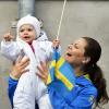 La princesse Victoria de Suède et sa fillette la princesse Estelle lors des championnats du monde de ski a Val di Fiemme en Italie le 26 fevrier 2013