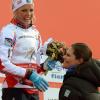 La princesse Victoria de Suède lors de la cérémonie des médailles récompensant le podium du 10km aux championnants du monde de ski nordique à Val di Fiemme en Italie le 26 février 2013