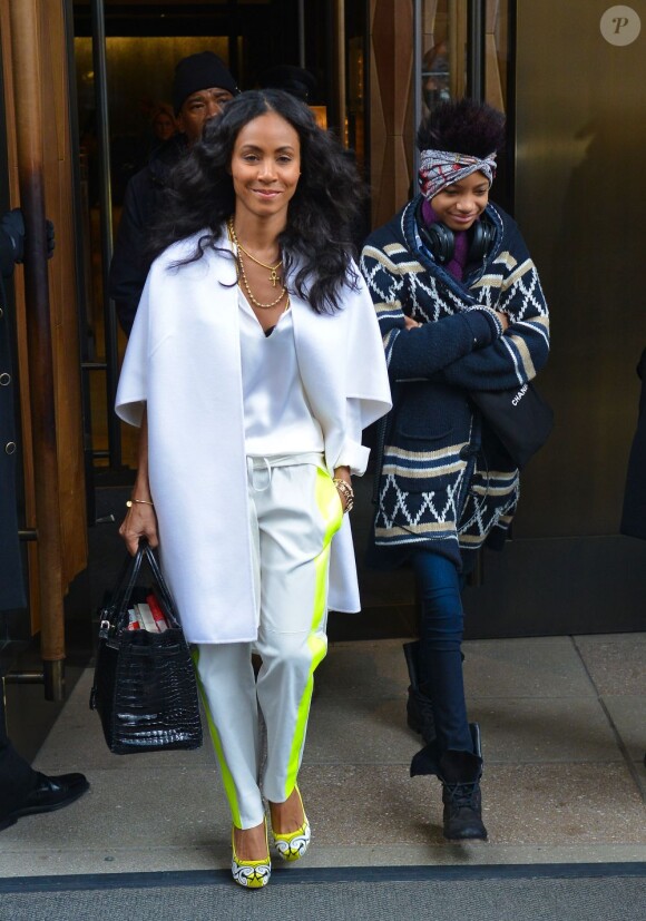 Jada Pinkett Smith et sa fille Willow quittent leur hôtel à New York, le 26 février 2013.