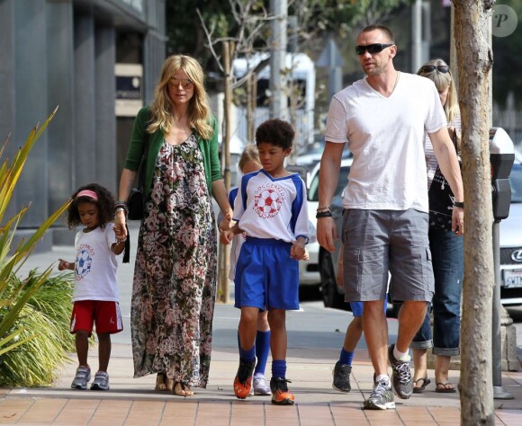 Heidi Klum, maman cool dans les rues de L.A. Février 2013