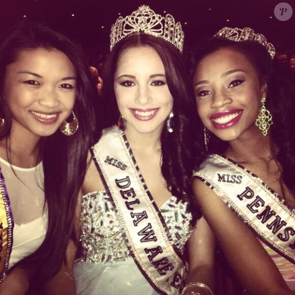 Mellissa King, Miss Delaware Teen USA au milieu des autres reines de beauté