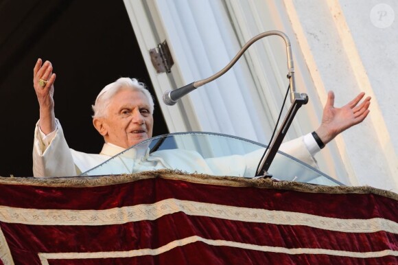 Dernier salut du pape Benoît XVI à Castel Gandolfo en Italie, le 28 fevrier 2013.