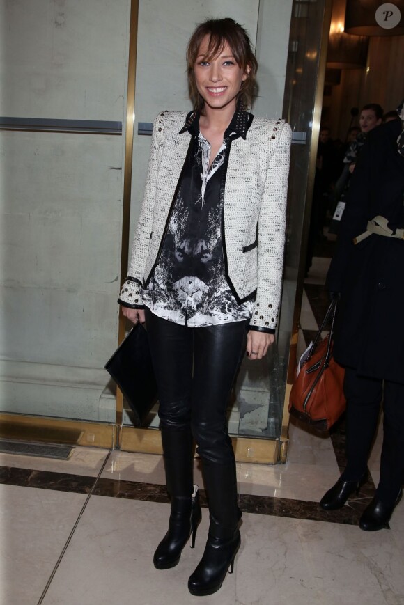 Laura Smet, entièrement habillée en Barbara Bui pour assister au défilé automne-hiver 2013-2014 de la créatrice à l'hôtel Westin. Le 28 février 2013.