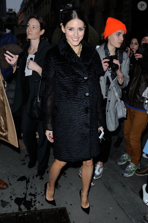 Olivia Palermo arrive à l'Espace Cambon à Paris pour le défilé Rochas automne-hiver 2013-2014. Le 27 février 2013.