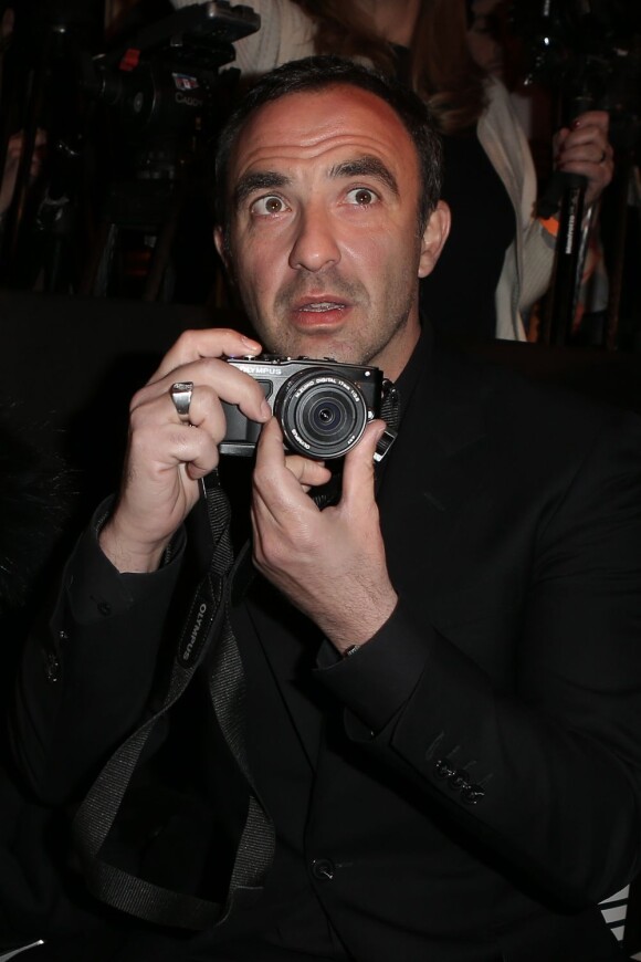 Nikos Aliagas assiste au défilé prêt-à-porter automne-hiver 2013 de Jean Paul Gaultier à la Salle Wagram. Paris, le 2 mars 2013.