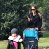 Jessica Alba et sa fille Honor au Jardin du Luxembourg à Paris le 04/03/2013
