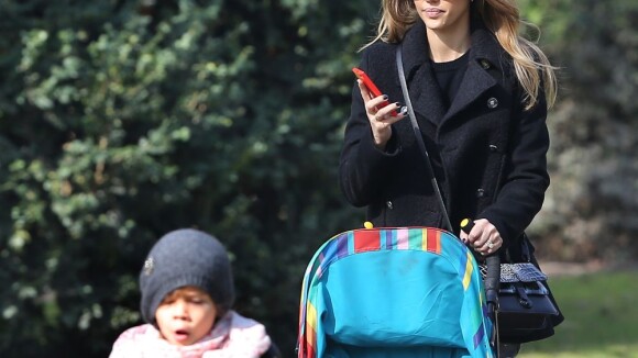 Jessica Alba : Shopping avec sa fille et promenade sous le soleil parisien