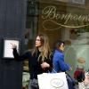 Jessica Alba a fait un peu de shopping chez Bonpoint à Paris le 4 mars 2013
