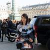 La rédactrice mode freelance Miroslava Duma arrive place Vendôme pour assister au défilé Giambattista Valli. Paris, le 4 mars 2013.