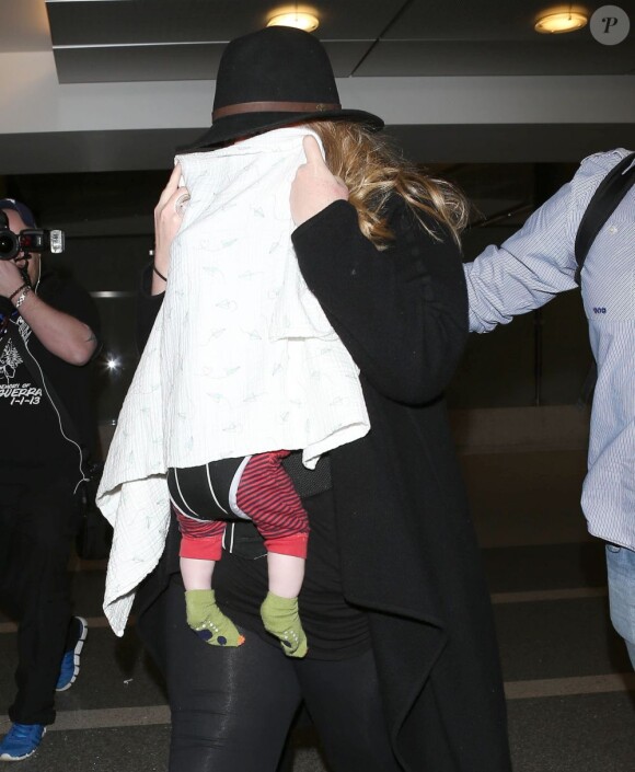 Adele et son fils à l'aéroport de Los Angeles, le 2 mars 2013.